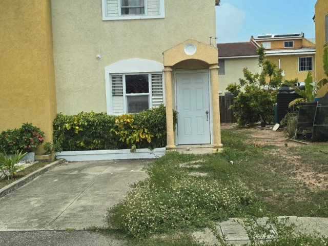 Townhouse For Sale in TWICKENHAM PARK SPANISH TOWN, St. Catherine Jamaica | [1]