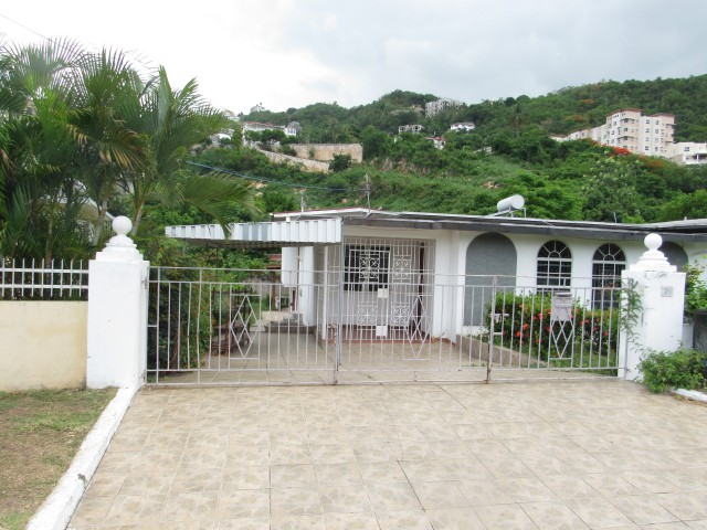 House For Sale in Meadowbrook Mews, Kingston / St. Andrew Jamaica | [3]