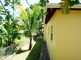 3 bed House For Sale in Santa Cruz, St. Elizabeth, Jamaica