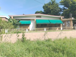 4 bed House For Sale in Three Views, Kingston / St. Andrew, Jamaica