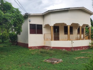 4 bed House For Sale in Bellevue Heights, St. Catherine, Jamaica