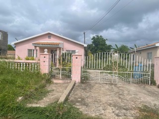 2 bed House For Sale in BUSHY PARK, St. Catherine, Jamaica