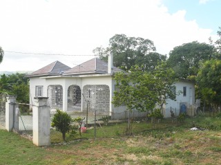 3 bed House For Sale in Santa Cruz, St. Elizabeth, Jamaica