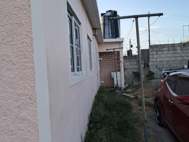 House For Sale in Christian Gardens, St. Catherine Jamaica | [8]