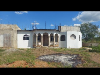 4 bed House For Sale in Four path Clarendon, Clarendon, Jamaica