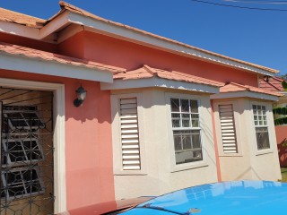 4 bed House For Sale in CAVE HILL ESTATE HELLSHIRE HEIGHTS, St. Catherine, Jamaica