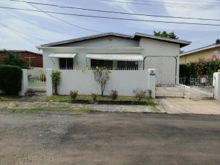 4 bed House For Sale in Queensborough Kingston 19 St Andrew, Kingston / St. Andrew, Jamaica