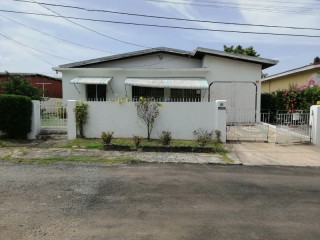 House For Sale in Queensborough Kingston 19 St Andrew, Kingston / St. Andrew Jamaica | [9]