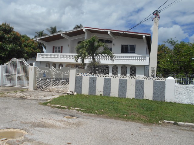 7 bed House For Sale - Leiba Gardens, St. Catherine, Jamaica
