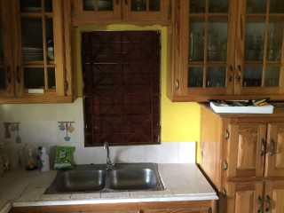 House For Sale in Chapleton, Clarendon Jamaica | [4]