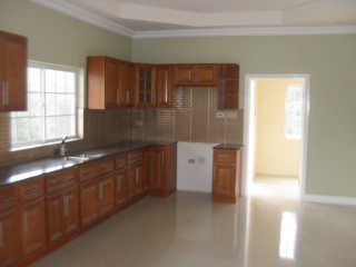 Townhouse For Rent in Manchester, Manchester Jamaica | [3]