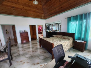 6 bed House For Sale in Johnson Hill Hellshire, St. Catherine, Jamaica