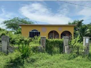 2 bed House For Sale in Denbigh, Clarendon, Jamaica