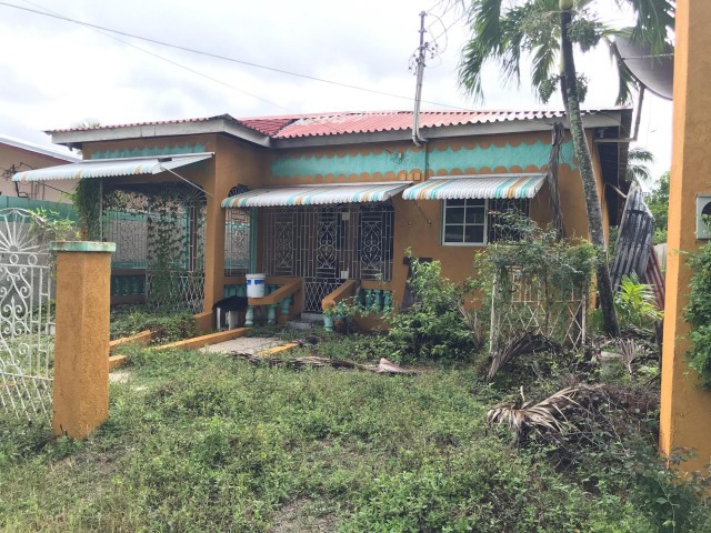 6 bed House For Sale - May Pen, Clarendon, Jamaica