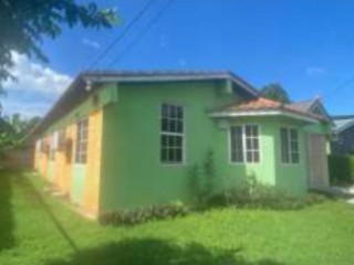 4 bed House For Sale – MEADOWBROOK ESTATE KINGSTON 19, Kingston / St. Andrew, Jamaica