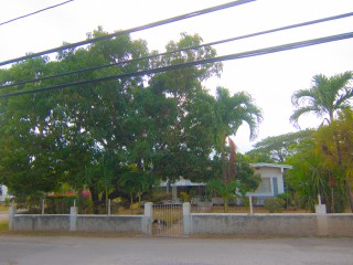 House For Sale in Near Denbigh, Clarendon Jamaica | [1]