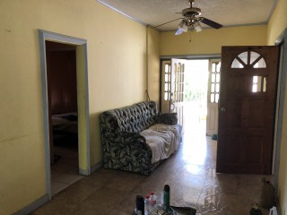 House For Sale in GLENMUIR HOUSING SCHEME MAY PEN, Clarendon Jamaica | [3]