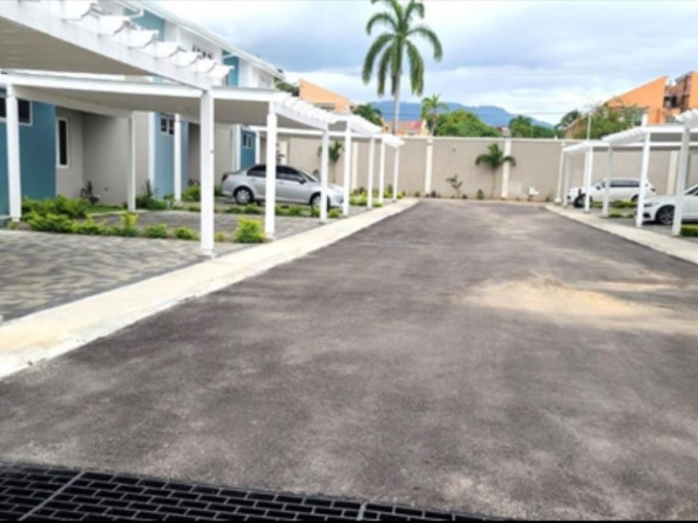 Townhouse For Sale in KINGSTON 6, Kingston / St. Andrew Jamaica | [3]