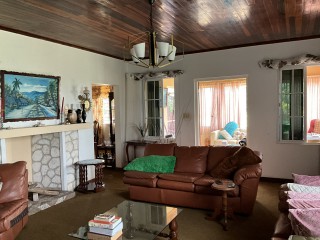 3 bed House For Sale – Wales District, Manchester, Jamaica