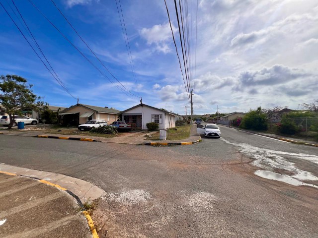 House For Sale in HELLSHIRE ESTATE, St. Catherine Jamaica | [2]