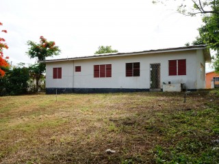 3 bed House For Sale in Santa Cruz, St. Elizabeth, Jamaica