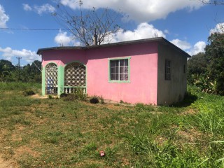 8 bed House For Sale in Linstead, St. Catherine, Jamaica