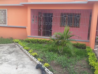 Townhouse For Rent in Boulevard, Kingston / St. Andrew Jamaica | [8]