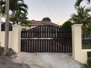 3 bed House For Sale in Mandeville, Manchester, Jamaica