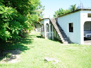 3 bed House For Sale in Santa Cruz, St. Elizabeth, Jamaica