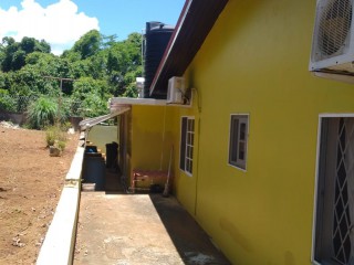 4 bed House For Sale in Santa Cruz, St. Elizabeth, Jamaica