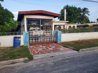 4 bed House For Sale in Kentucky Drive Willowdene, St. Catherine, Jamaica