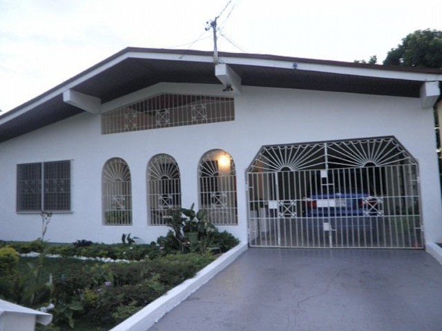 House For Sale in Queensborough, Kingston / St. Andrew Jamaica | [6]