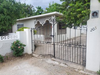 4 bed House For Sale in West Cumberland, St. Catherine, Jamaica