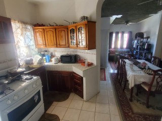 2 bed House For Sale in Royal Place Estate, St. Catherine, Jamaica