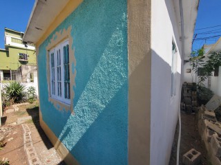 2 bed House For Sale in 3 East Greater Portmore, St. Catherine, Jamaica