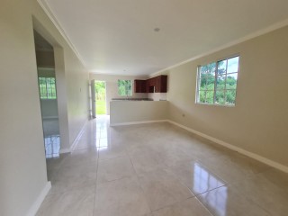House For Rent in Ewarton, St. Catherine Jamaica | [8]