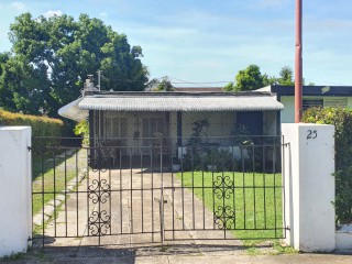 House For Sale in Mona, Kingston / St. Andrew Jamaica | [4]