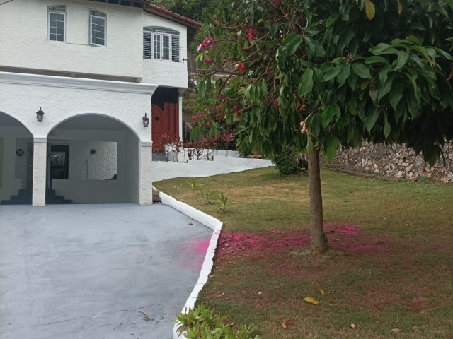 House For Sale in SMOKEY VALE KINGSTON 19, Kingston / St. Andrew Jamaica | [1]