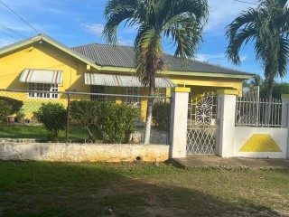 4 bed House For Sale in Belle Plain, Clarendon, Jamaica