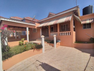 6 bed House For Sale in Old Harbour Glades, St. Catherine, Jamaica