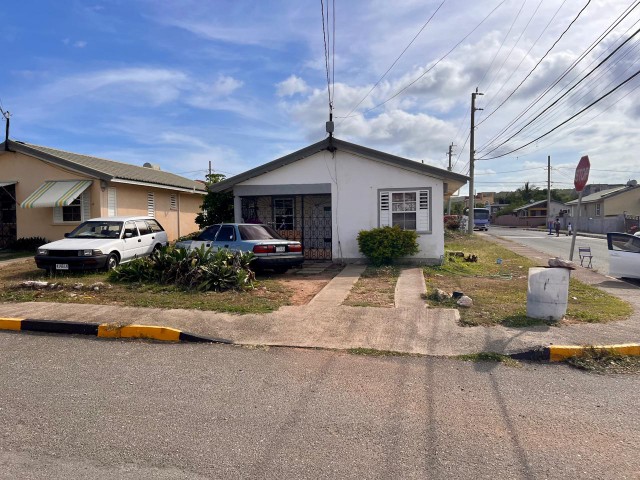 House For Sale in HELLSHIRE ESTATE, St. Catherine Jamaica | [4]
