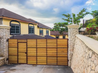 4 bed Townhouse For Sale in Norbook Heights, Kingston / St. Andrew, Jamaica