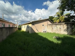 2 bed House For Sale in Spanish Town, St. Catherine, Jamaica