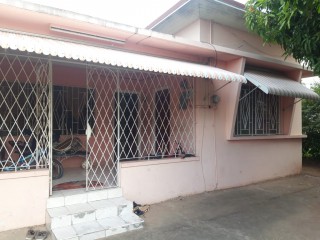 House For Sale in Molynes, Kingston / St. Andrew Jamaica | [5]