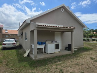 2 bed House For Sale – CAYMANAS ESTATE COUNTRY CLUB PHASE 2, St. Catherine, Jamaica