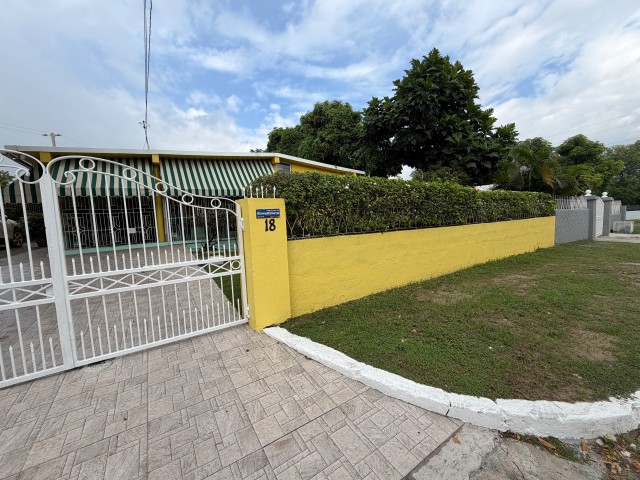 4 bed House For Sale - Valentines Garden, Kingston / St. Andrew, Jamaica