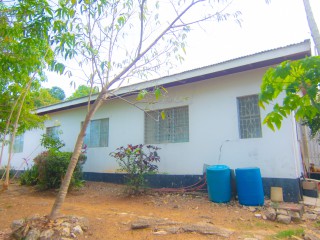 House For Sale in Near Denbigh, Clarendon Jamaica | [5]