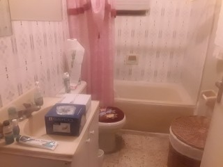 3 bed House For Sale – Hampton Green  Spn Twn, St. Catherine, Jamaica