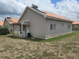 2 bed House For Sale – CAYMANAS ESTATE COUNTRY CLUB PHASE 2, St. Catherine, Jamaica