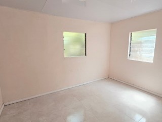 House For Sale in Molynes, Kingston / St. Andrew Jamaica | [13]